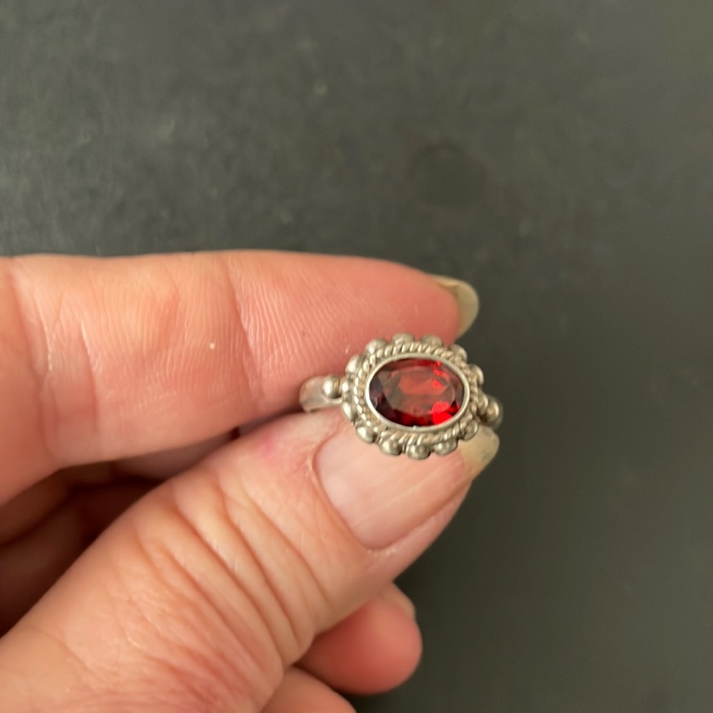 Sterling NEW silver garnet ring SZ 7.5 Stamped 925.  Absolutely gorgeous - Picture 3 of 11